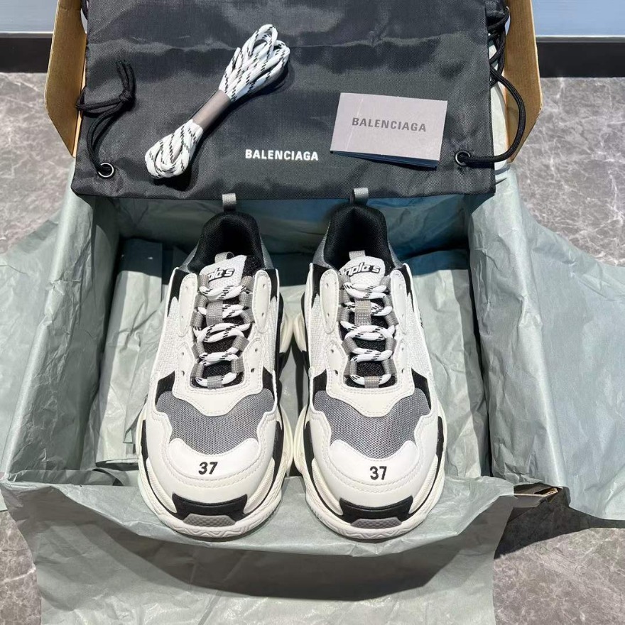 mmexport1695787880810.jpg
